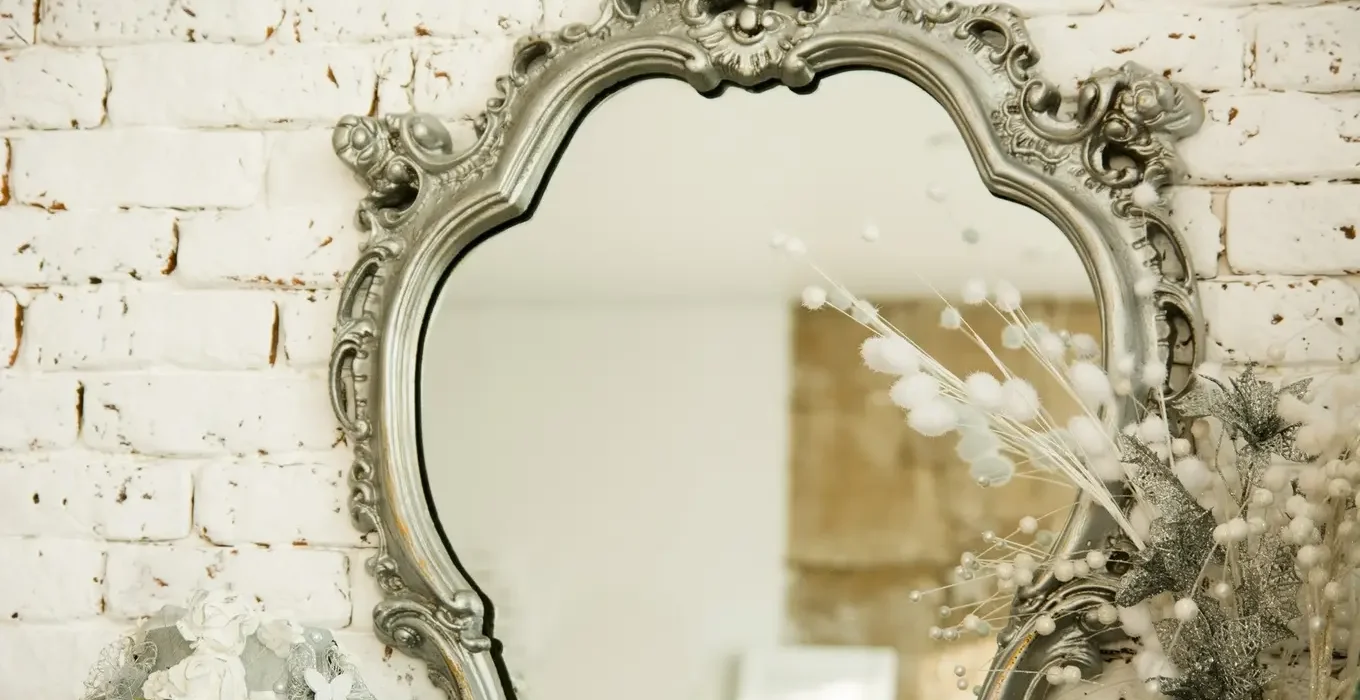Designerskie lustra do salonu