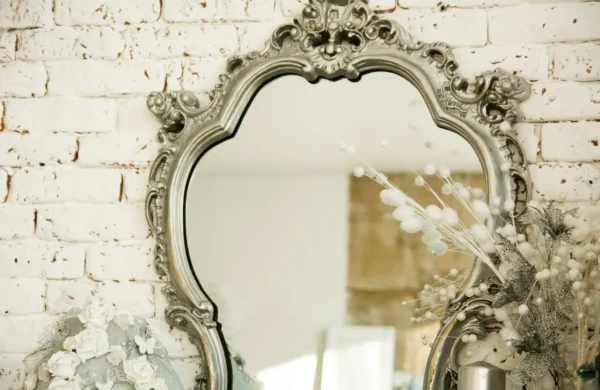 Designerskie lustra do salonu