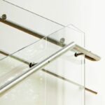 schody ze szklaną balustradą